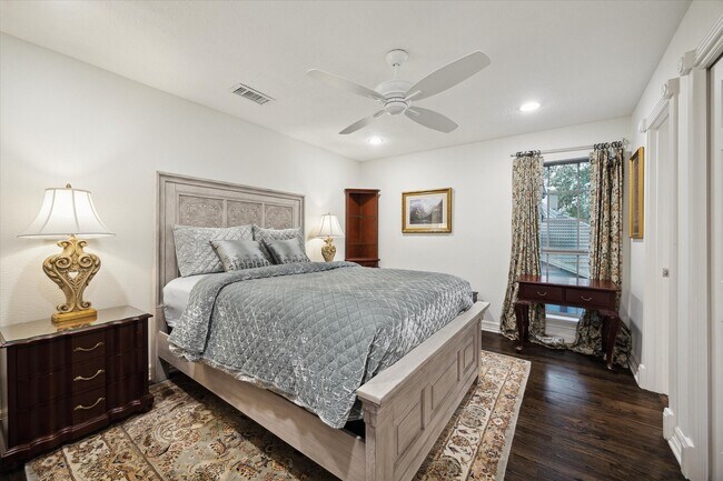 Building Photo - 15406 Old Stone Trail