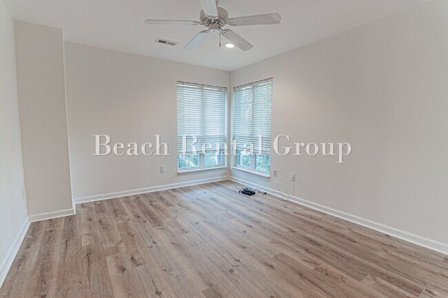Building Photo - 3 Bedroom Gated Community in Surfside Beach