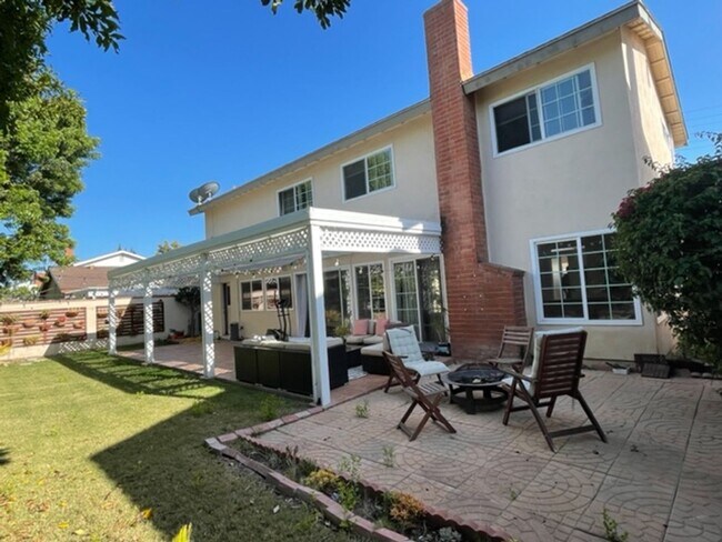 Building Photo - Light Bright 4 bedroom in Irvine
