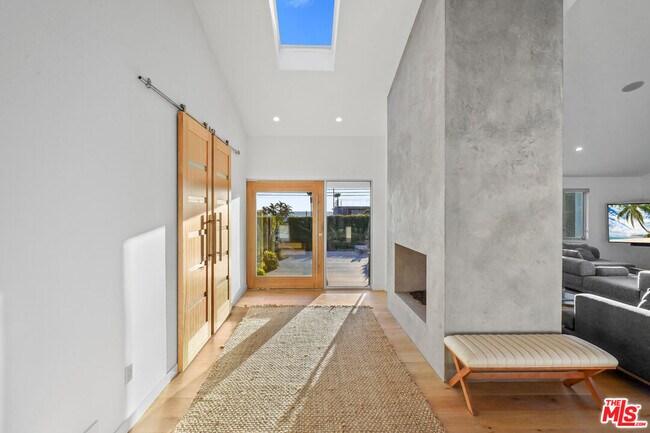 Building Photo - 30479 Morning View Dr