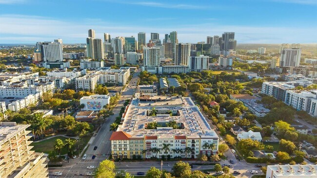 Building Photo - 533 NE 3rd Ave