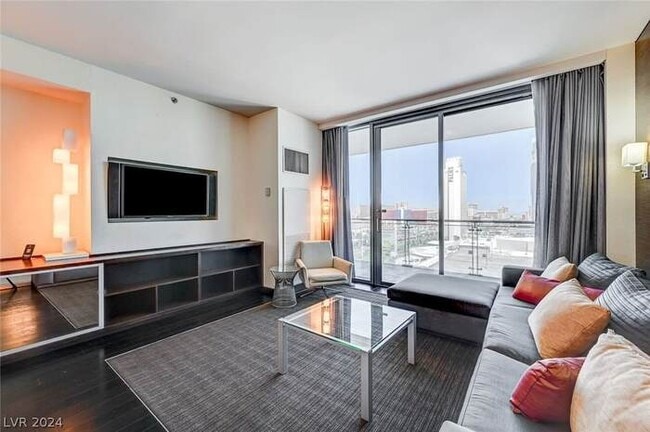 Building Photo - Palms Studio w/ Strip View & BALCONY ACCES...