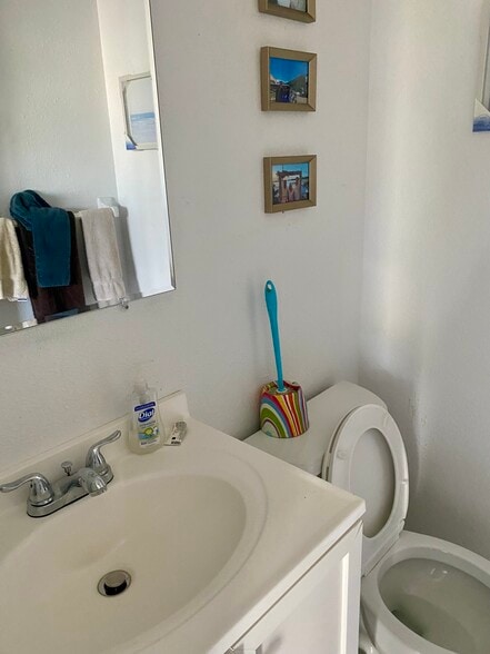 Half bath off guest bedroom - 1777 SE 15th St