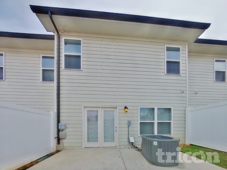 Building Photo - 202 Ashmere Ct