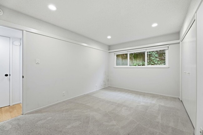 Building Photo - Elegantly Updated Apartment for Rent in Orinda