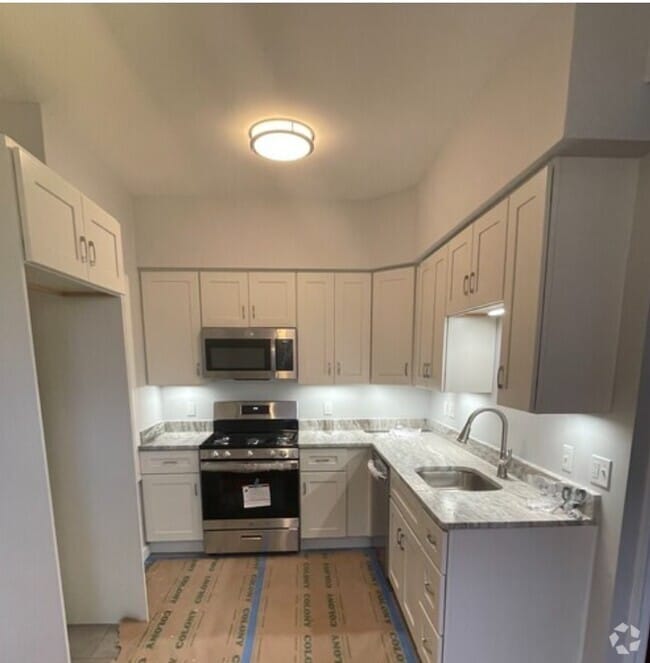 Building Photo - 383 Orange St