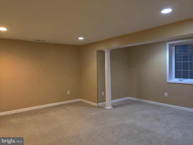 Building Photo - 8400 Hessian Hill Ct
