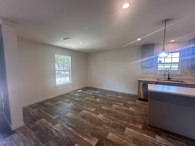 Building Photo - 7865 W Hwy 40