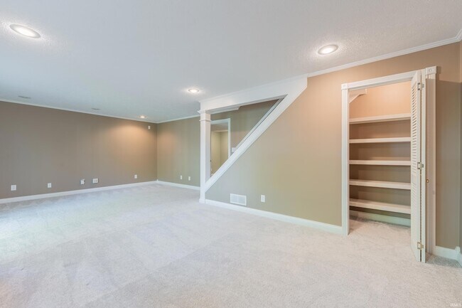 Building Photo - 657 E Heather Dr