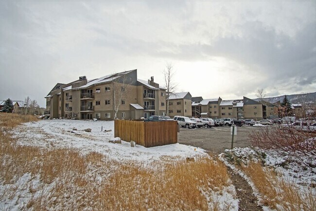 Building Photo - 2875 Village Dr