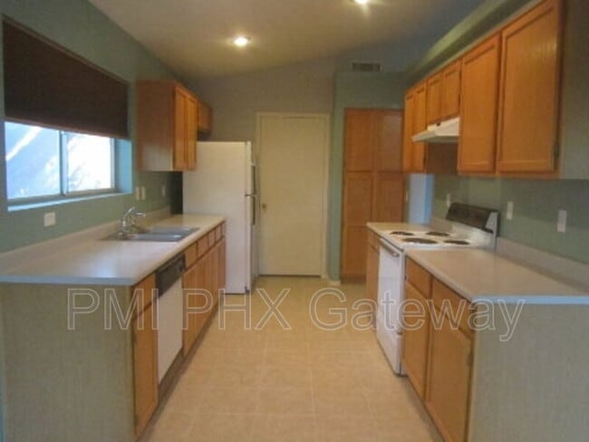 Building Photo - 1331 W Butler Dr