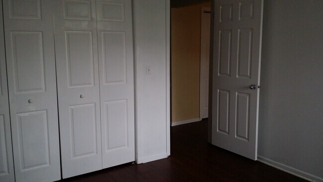 Building Photo - 183 N Waters Edge Dr