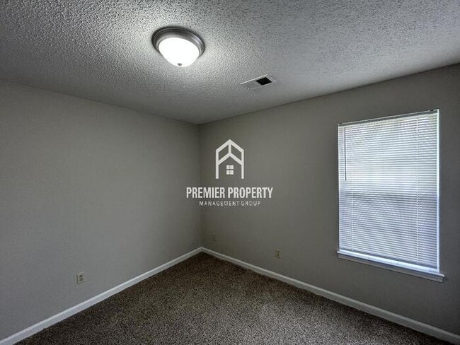 Building Photo - 6232 Ravenwood Lake Dr E