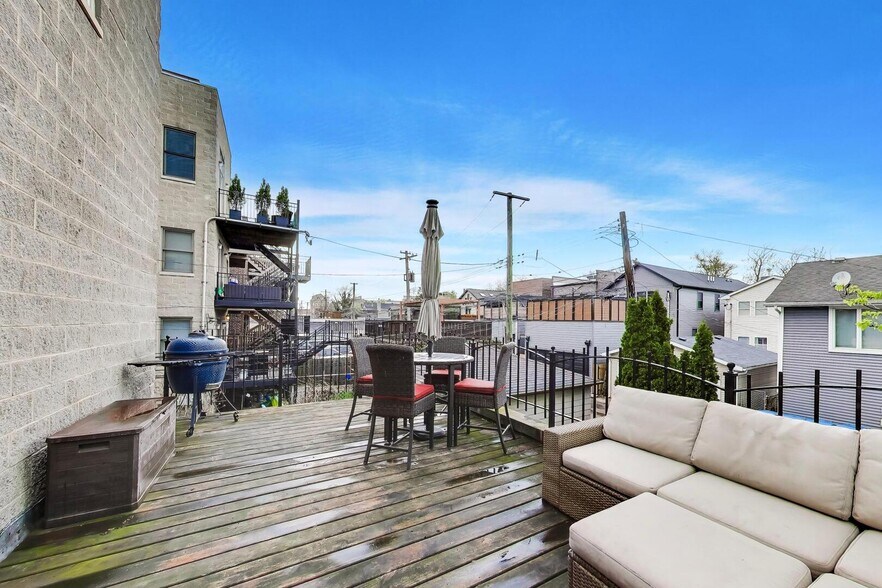 Building Photo - 2810 N Wolcott Ave