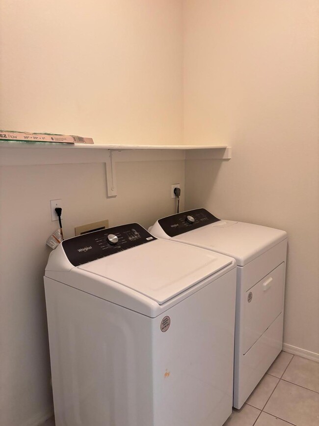 Building Photo - 2720 E Hulet Dr