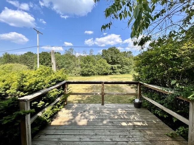 Building Photo - Wabasis 8590-8592