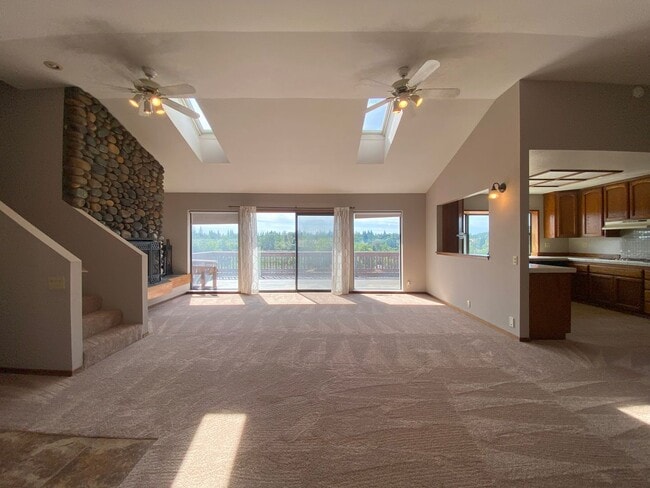Building Photo - Great Location in Folsom-4 Bedroom Home!!
