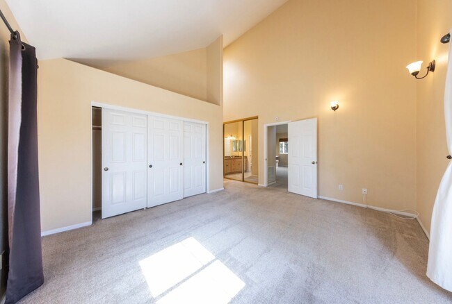 Building Photo - 3 Bedroom + Loft + Office Oceanside Home