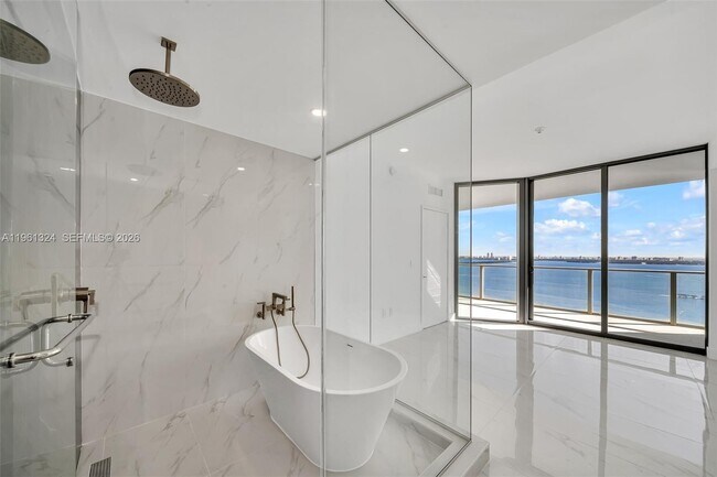 Building Photo - 700 NE 24th St