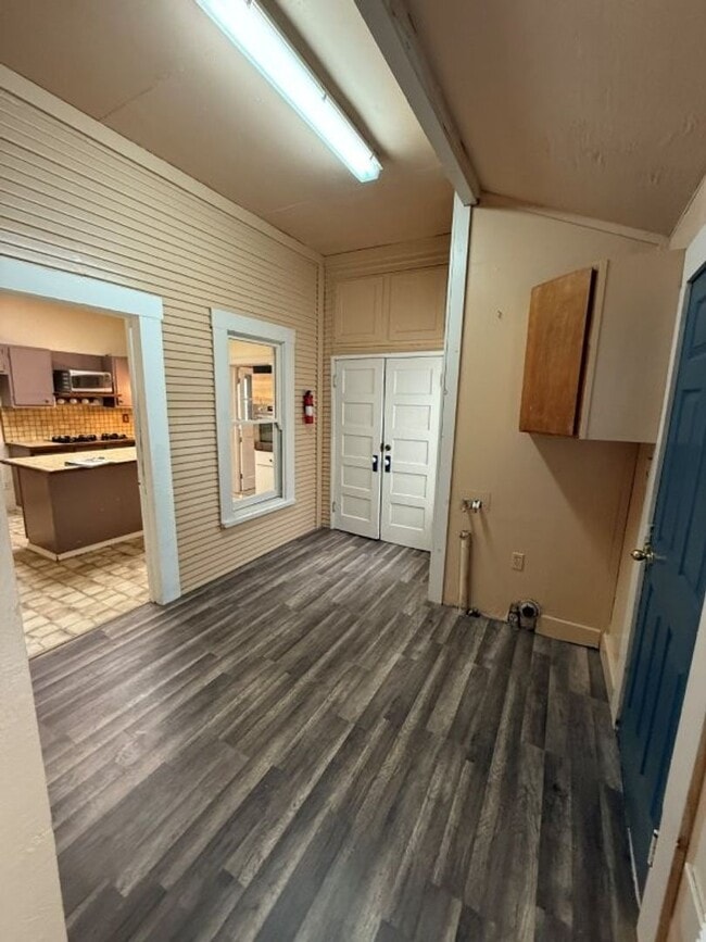 Building Photo - 3 Bedroom 1.5 Bath Downtown Dixon *STAR RENTALS