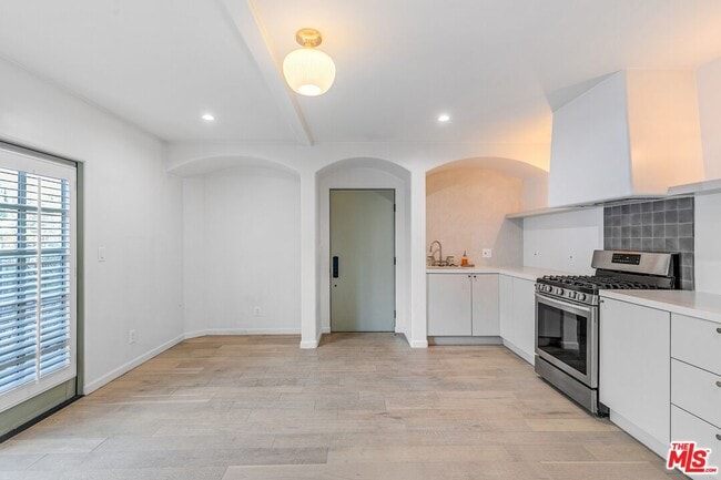 Building Photo - 3206 Larissa Dr