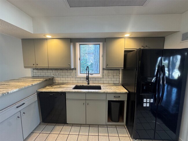 Building Photo - 41 Kenilworth Rd