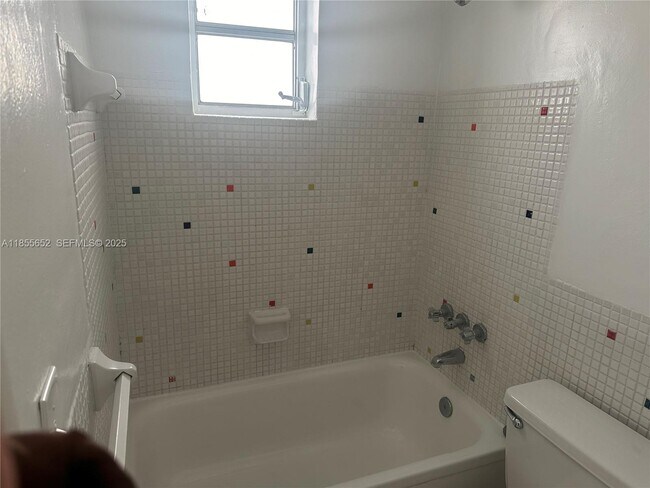 Building Photo - 8350 SW 65th Ave