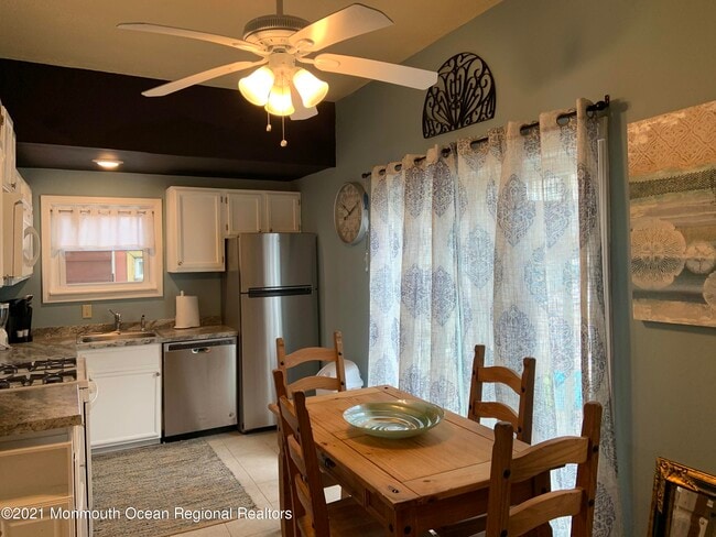 Building Photo - 33 Broadway