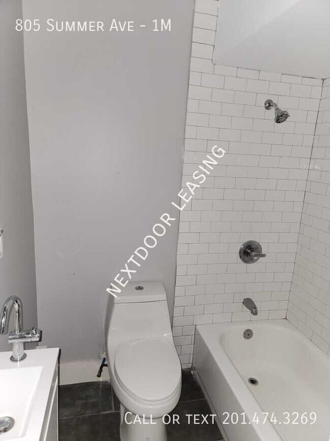 Building Photo - 805 Summer Ave