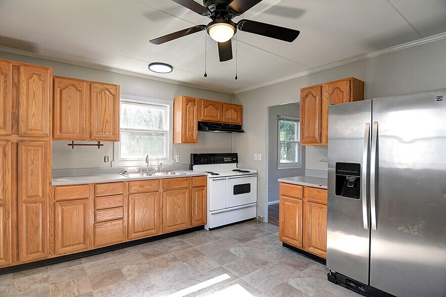 Building Photo - 2665 Elmore Dr