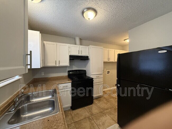 Building Photo - 12427 E 11th Ct