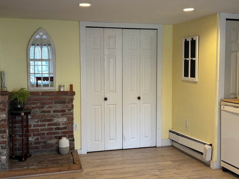 Building Photo - 8B Springfield Ct