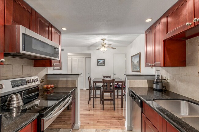 Building Photo - 8335 S Fairmount Dr