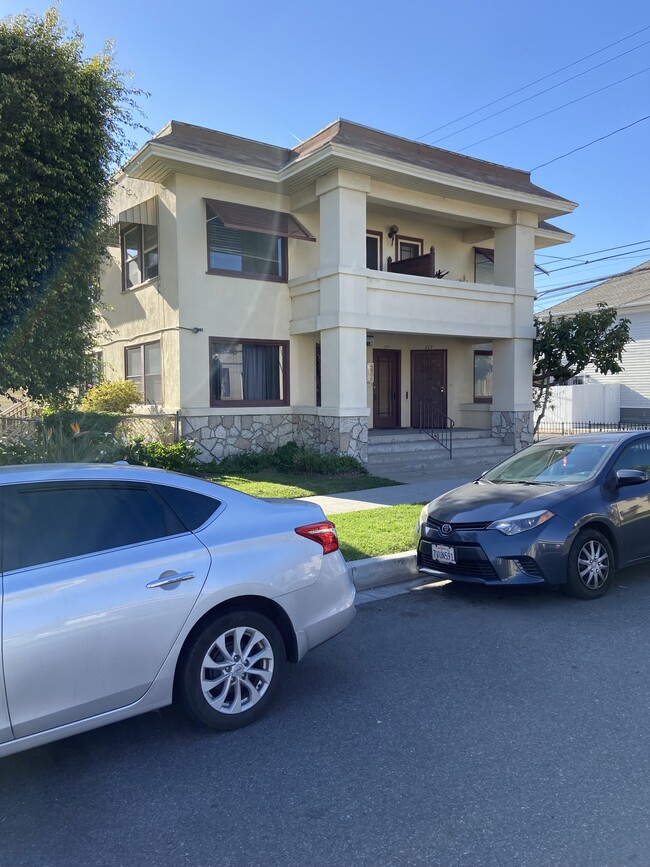 Building Photo - 269 Cerritos Ave