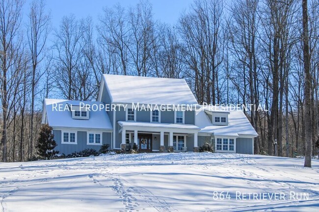 Building Photo - Fully Furnished 5 bedroom estate home on 4...