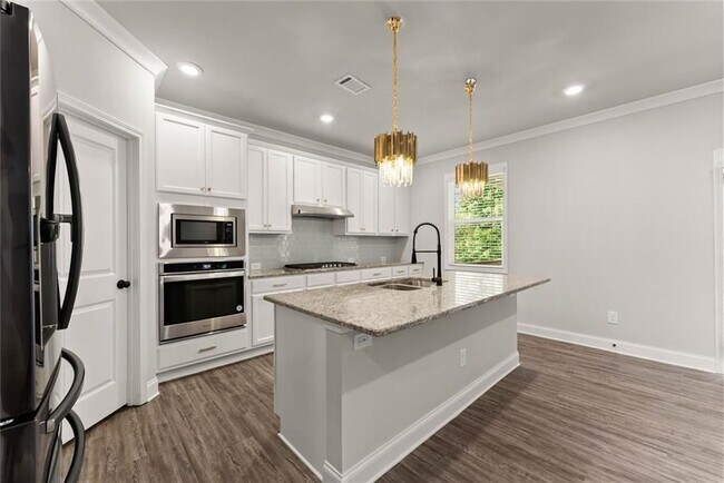 Building Photo - 4656 Silver Oak Dr SW