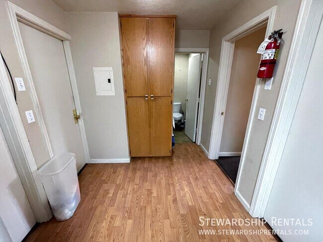 Building Photo - 1827 Harris St