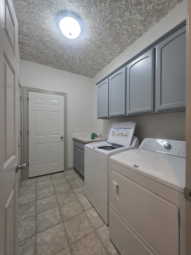 Building Photo - 4373 Hearth St NE