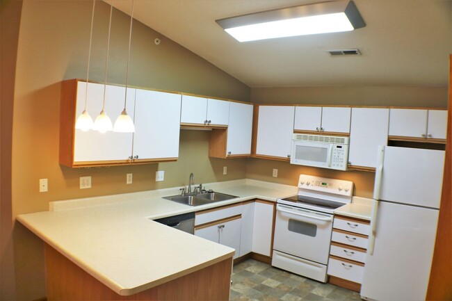 Building Photo - $1,125 | 2 Bedroom, 1 Bathroom Condo | Pet...