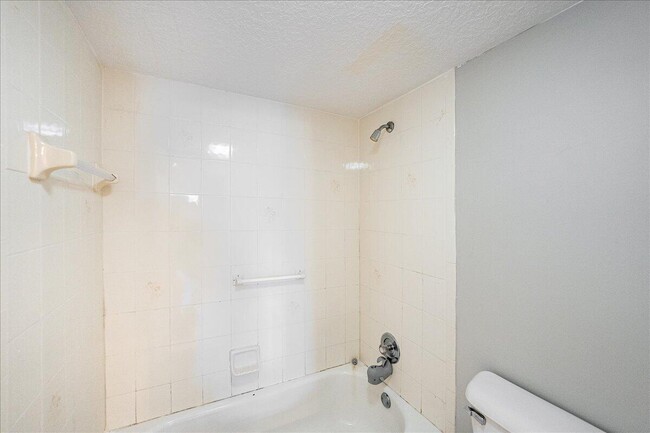 Building Photo - 950 S Kanner Hwy