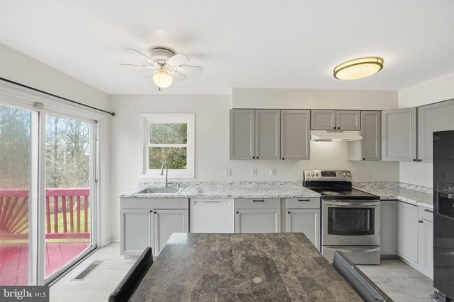 Building Photo - 10606 Fitzgibbon Ct