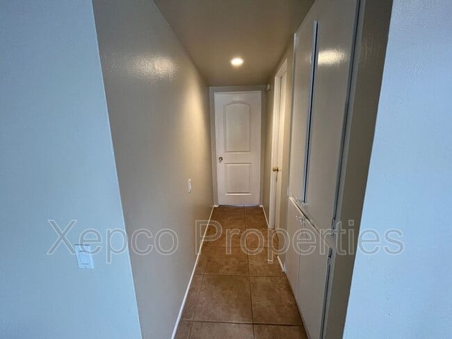 Building Photo - 550 El Cielo Rd