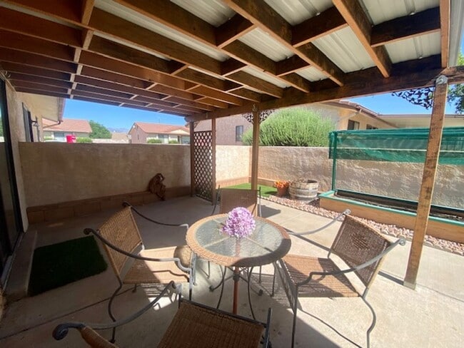 Building Photo - REMODELED TOWNHOME FOR RENT!