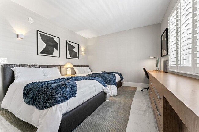 Building Photo - 19143 Fisher Island Dr