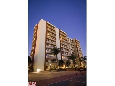 Building Photo - 321 S San Vicente Blvd