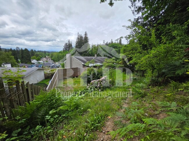 Building Photo - Central Kitsap Home with Large Fenced Yard Close to Shopping, Base, & Kitsap Lake