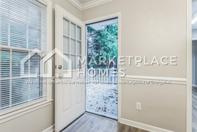 Building Photo - 212 Kemsing Rd