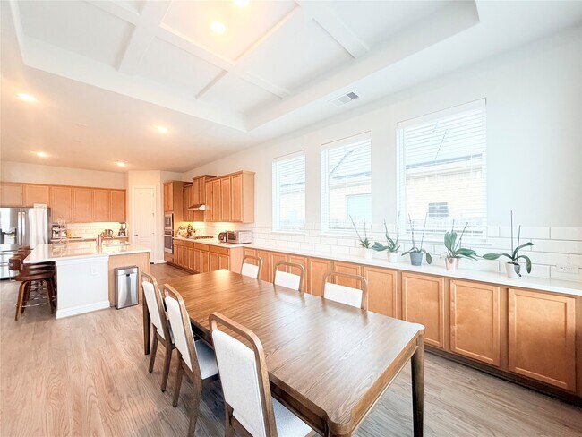 Building Photo - 6610 Lake Oasis Dr