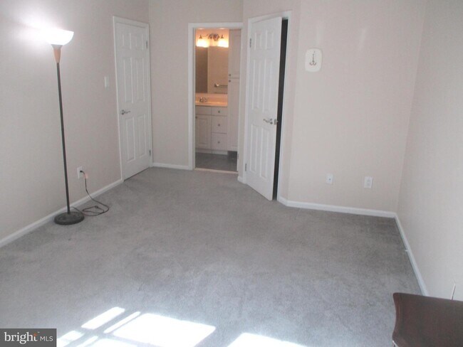 Building Photo - 204 Beacon Hill Dr