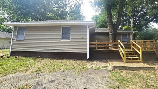 Primary Photo - 199 Holmes St